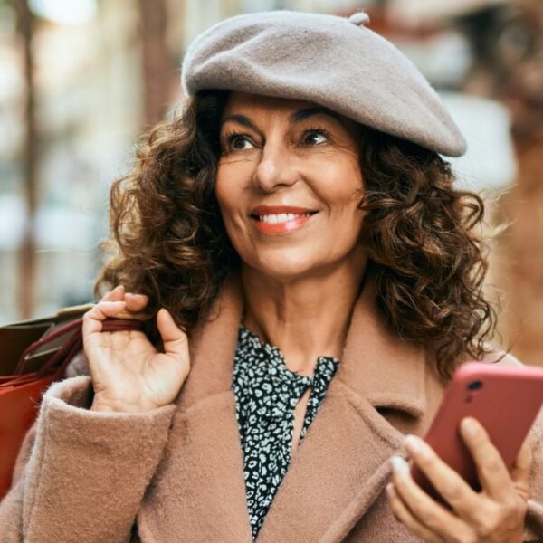 woman hat with a phone