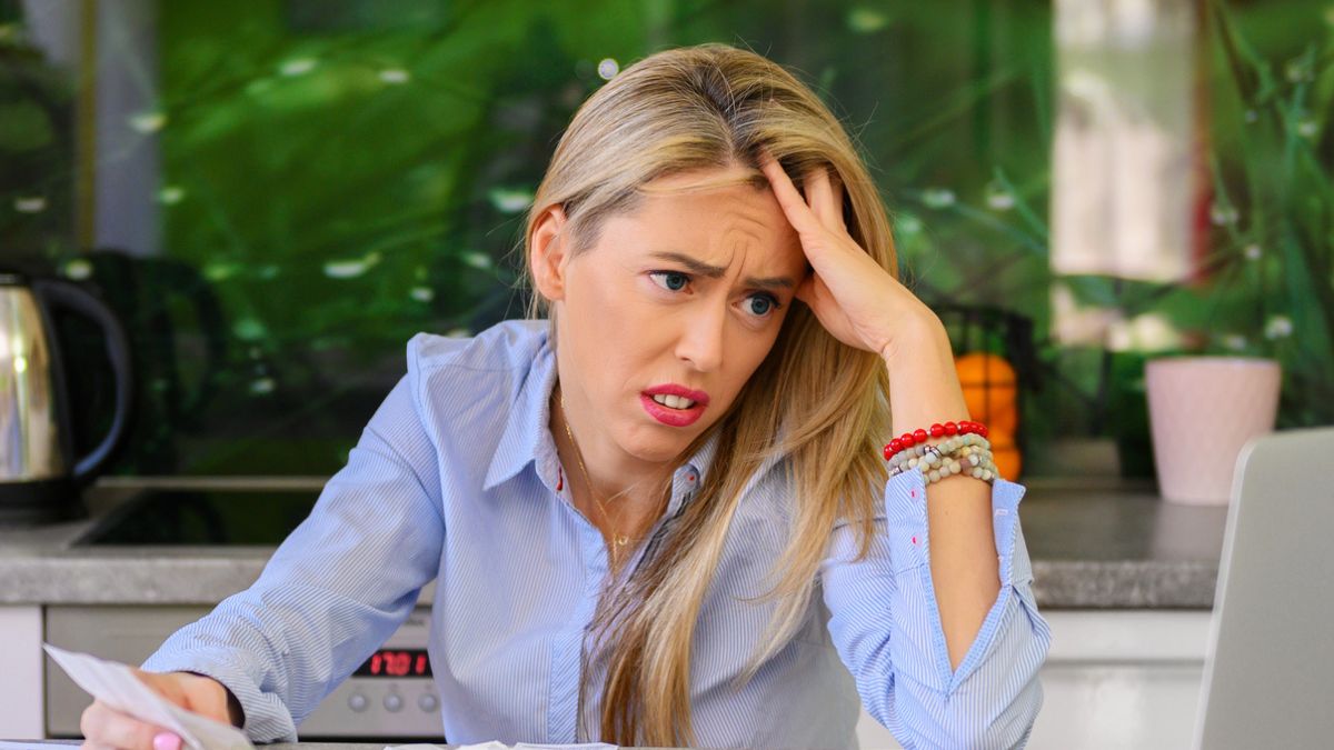 woman bills worried laptop