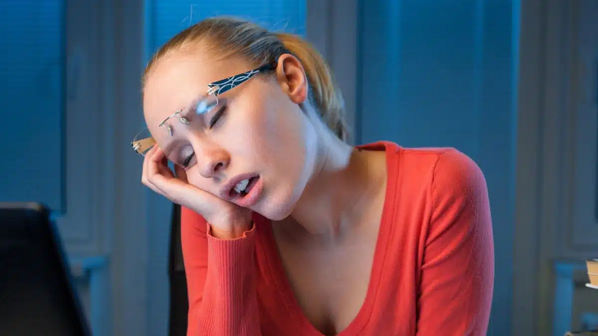 woman bored sleeping on her laptop