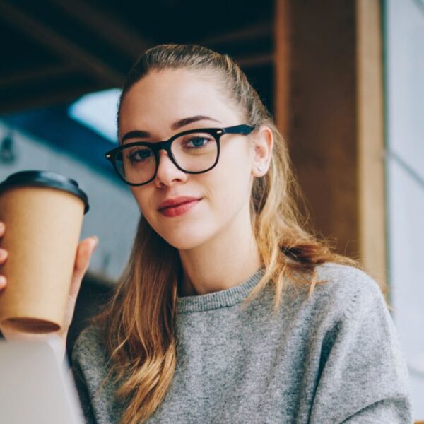 woman drinking coffee (2)