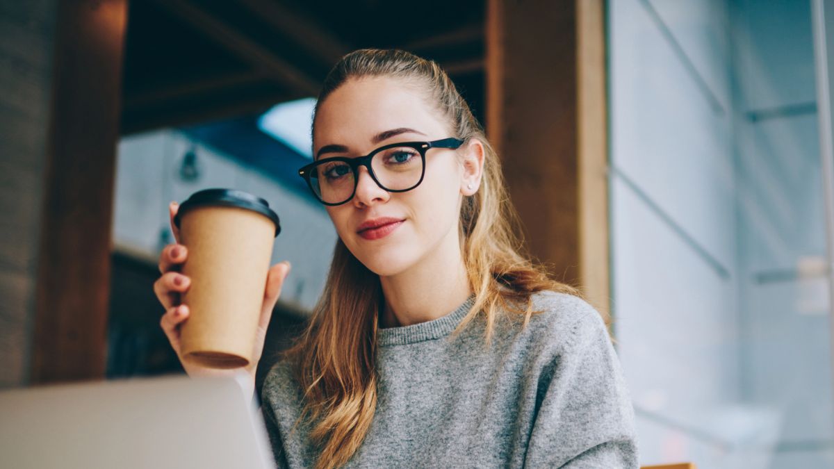 woman drinking coffee (2)