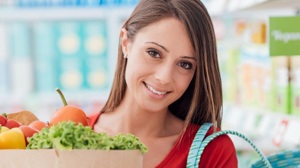 woman grocery shopping bag
