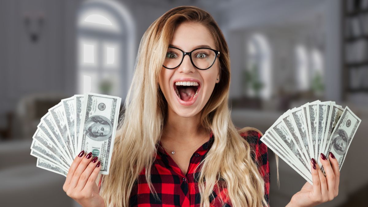 woman holding cash (4)