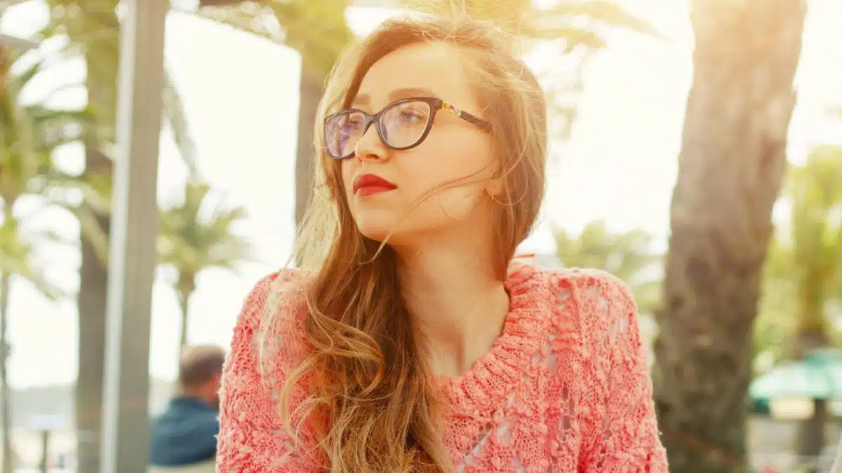 woman on vacation laptop