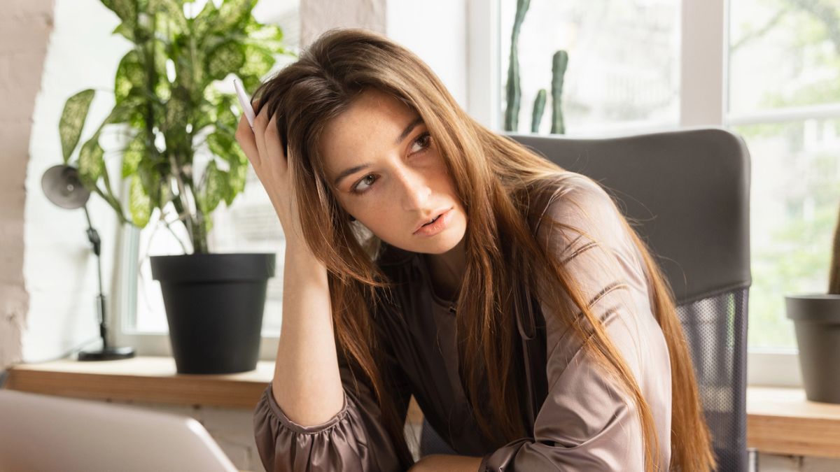 woman upset in front of her laptop (1)