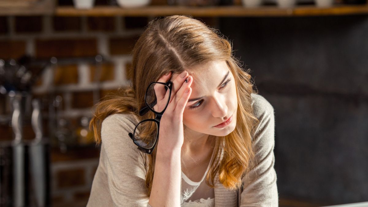 woman upset in front of her laptop