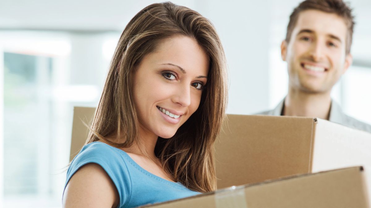 couple carrying boxes