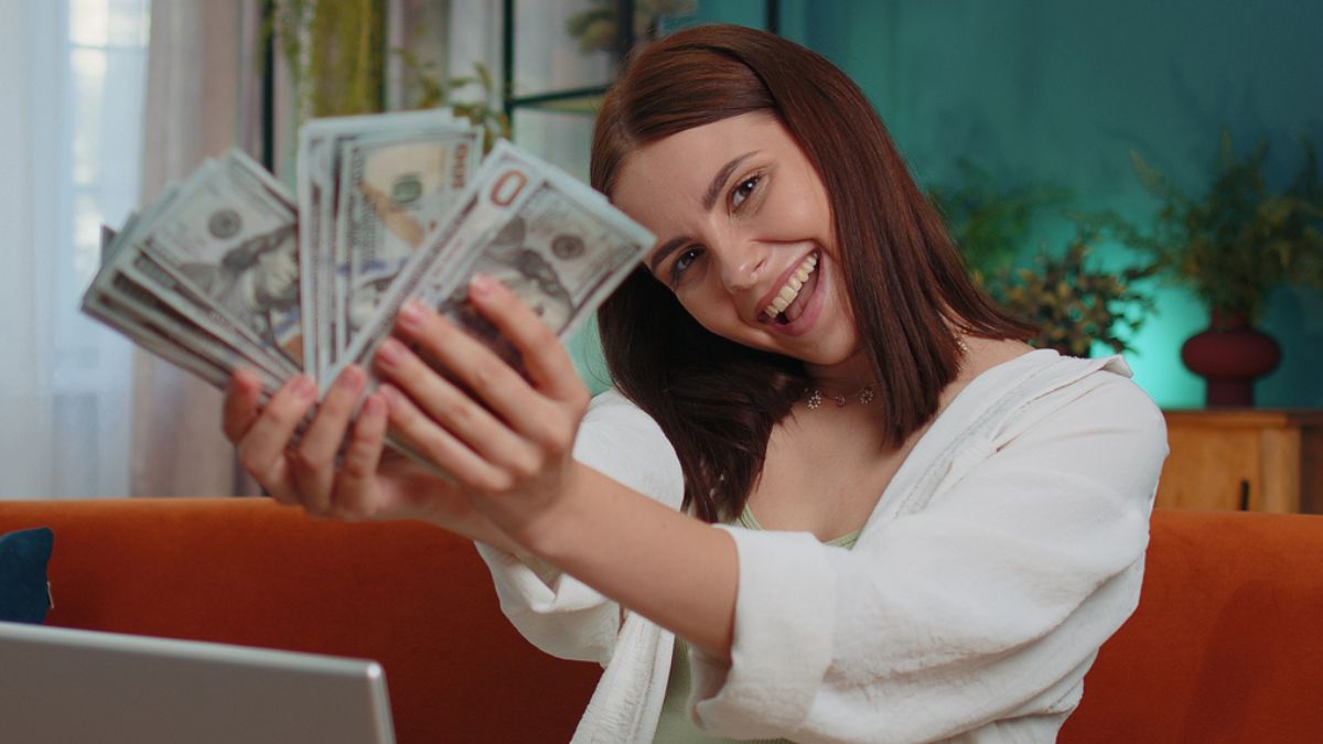 girls shopping at the mall (1)