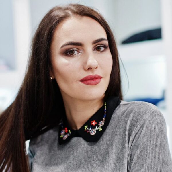 woman brunette shopping store