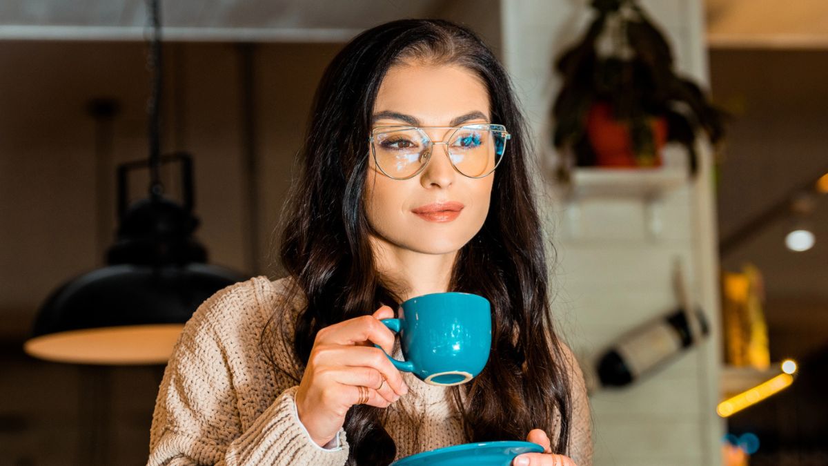 woman drinking coffee (3)