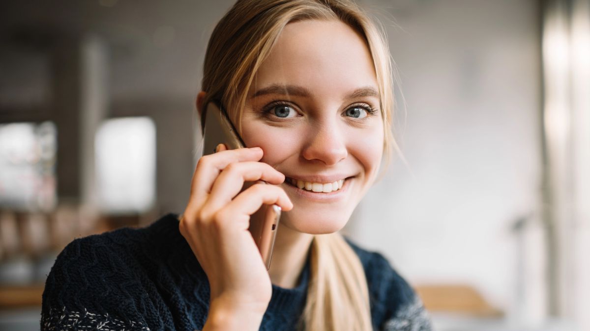 woman holding smile phone