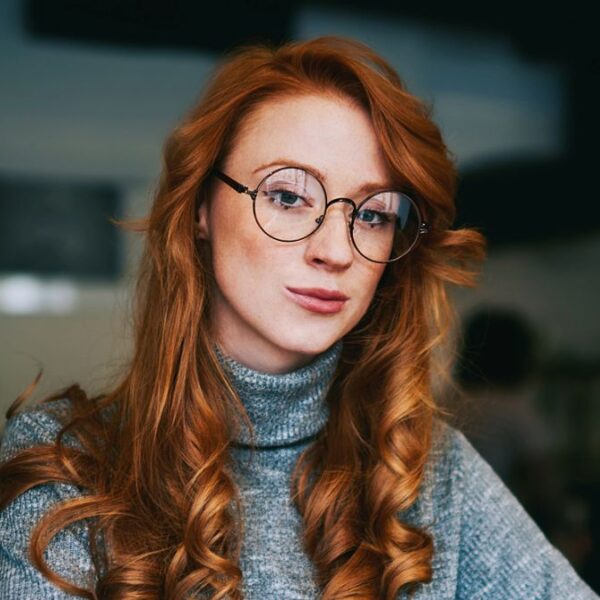 woman laptop red head