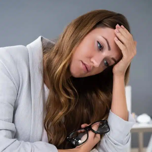woman leaning on her laptop
