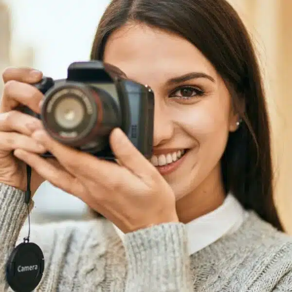 woman with a camera (1)