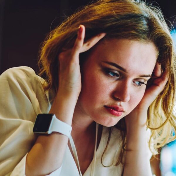 woman worried in her office