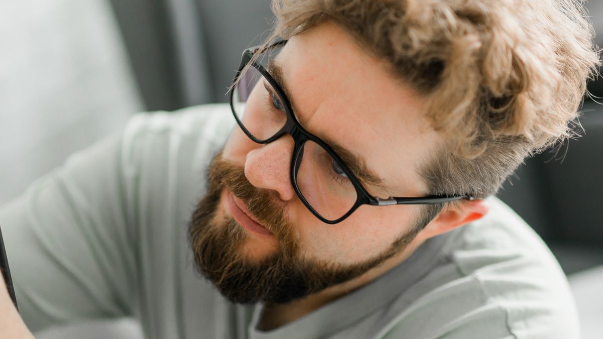 man glasses tech studying