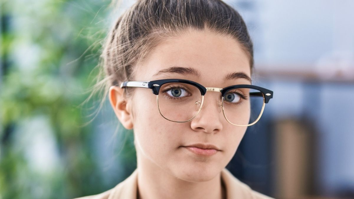 woman glasses confused hands up