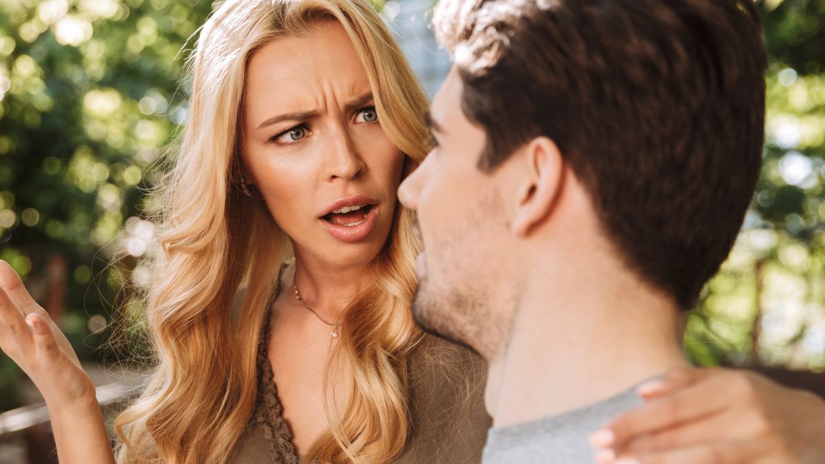 couple argue crazy