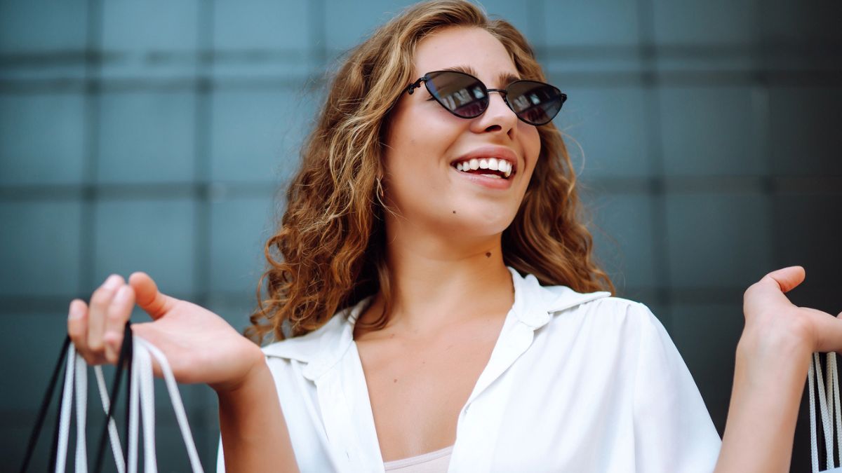 female sunglasses shopping bag