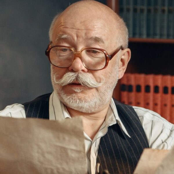 older man typer writer
