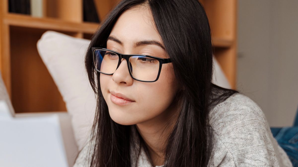 woman confused glasses thinking