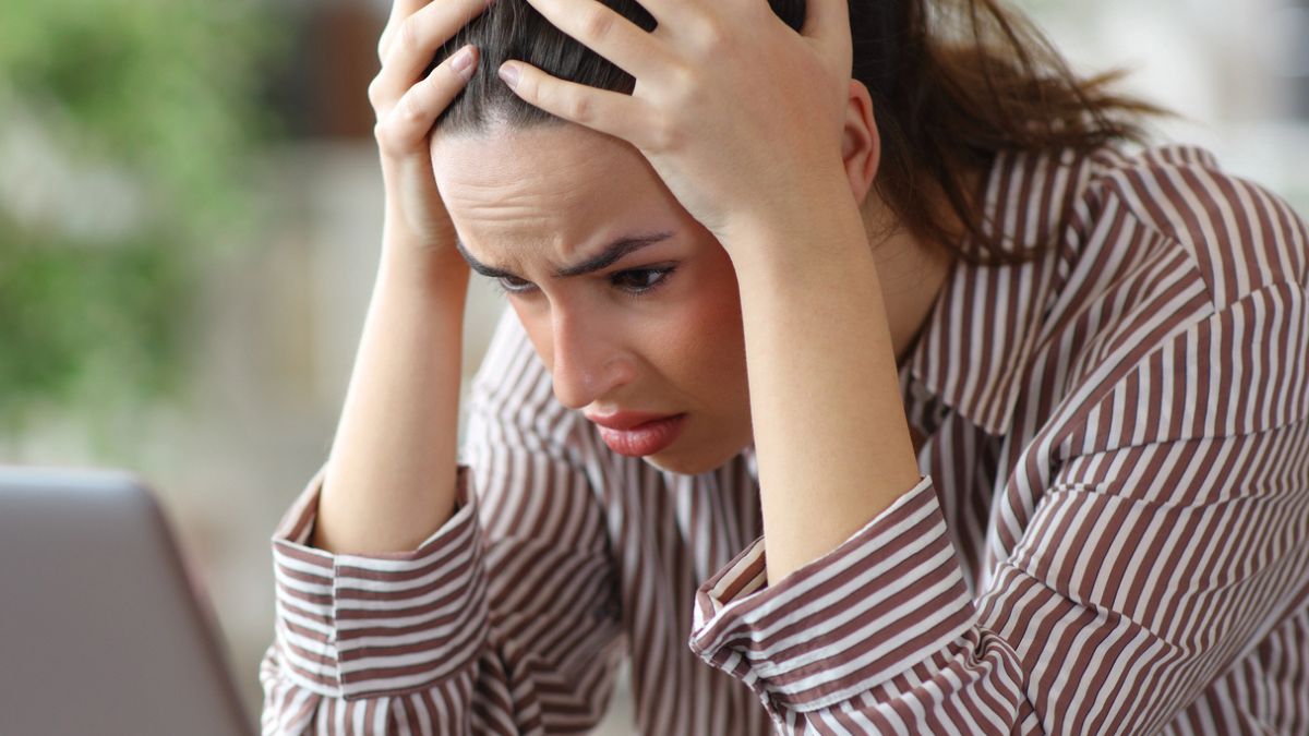 woman mad at her laptop