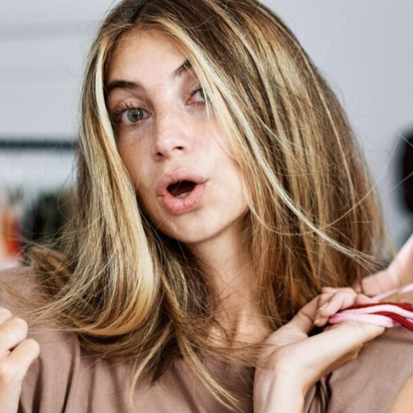 woman messy hair shopping