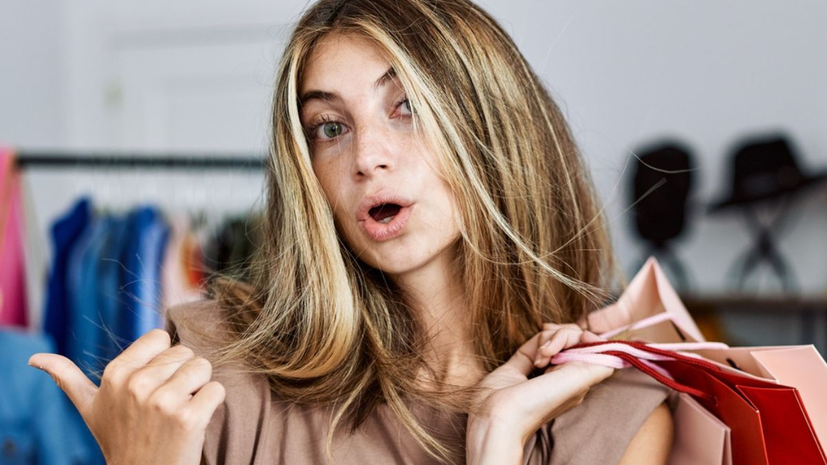 woman messy hair shopping