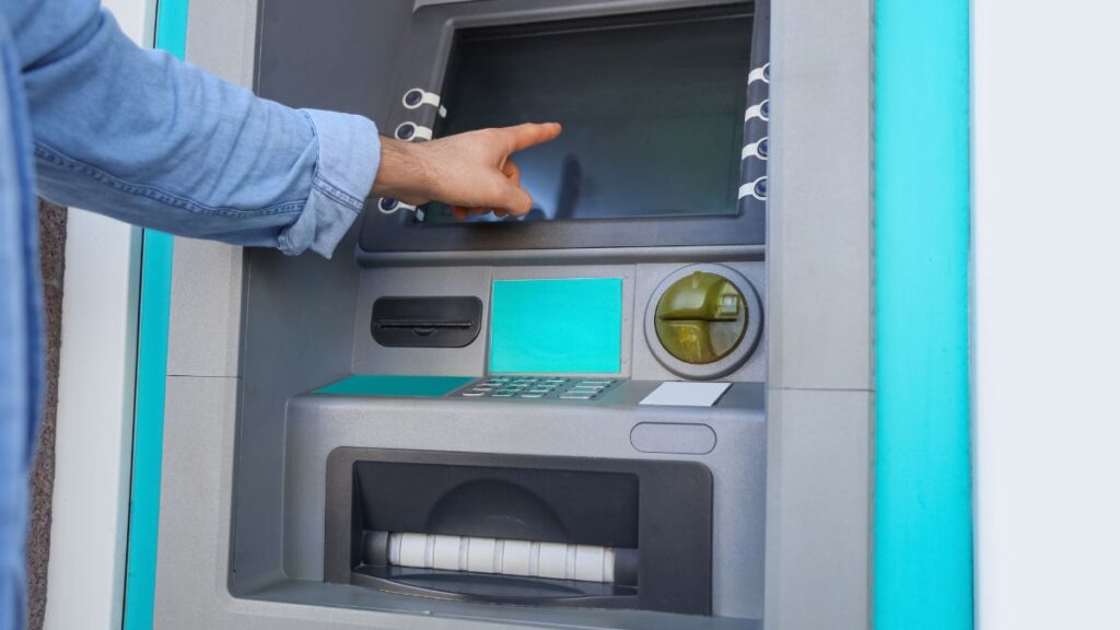 How to Turn Your Savings Into a Monthly Paycheck That Lasts Withdrawals