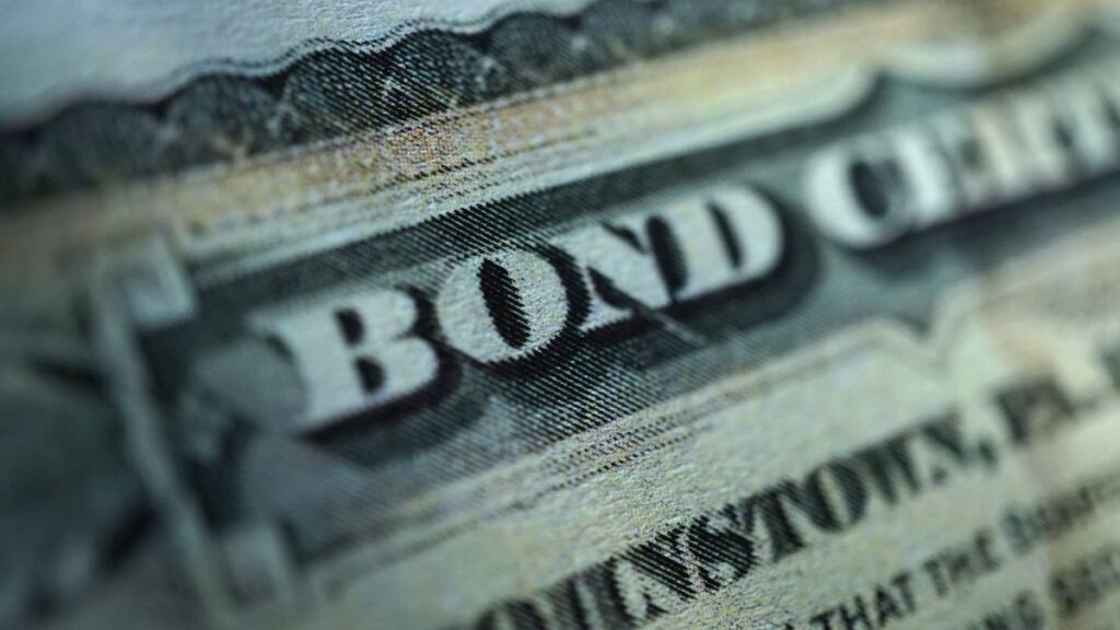 Cash, Bonds, Stocks: How Splitting Savings Into Three Pots Keeps Retirees Calm Bonds