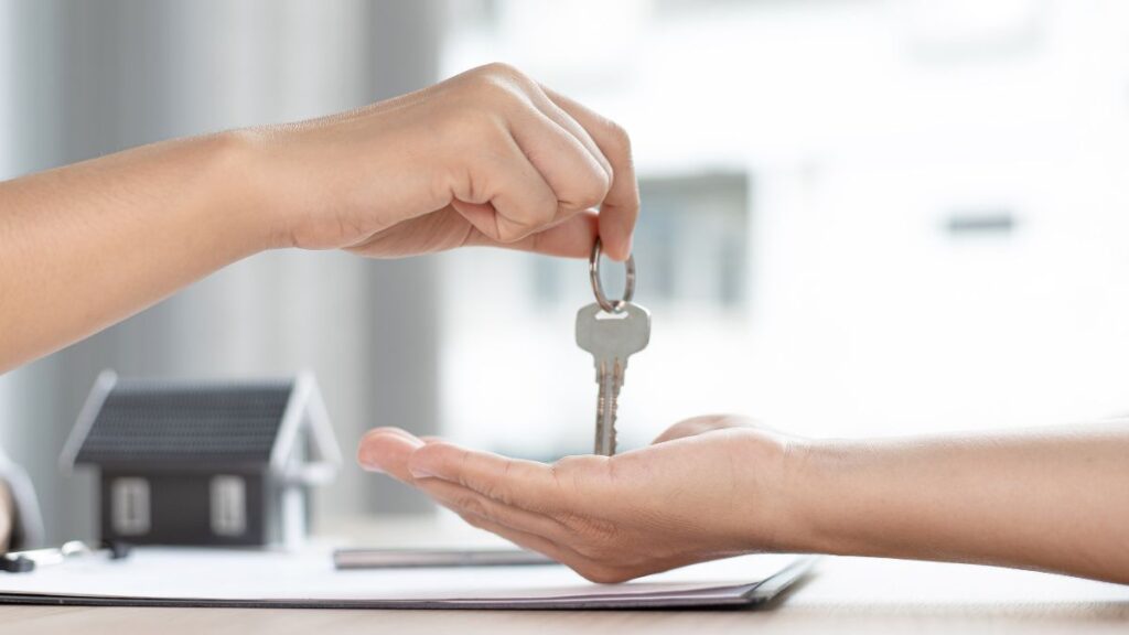 Snowbird Life: Is Splitting the Year Between Two Places Worth It? Renting