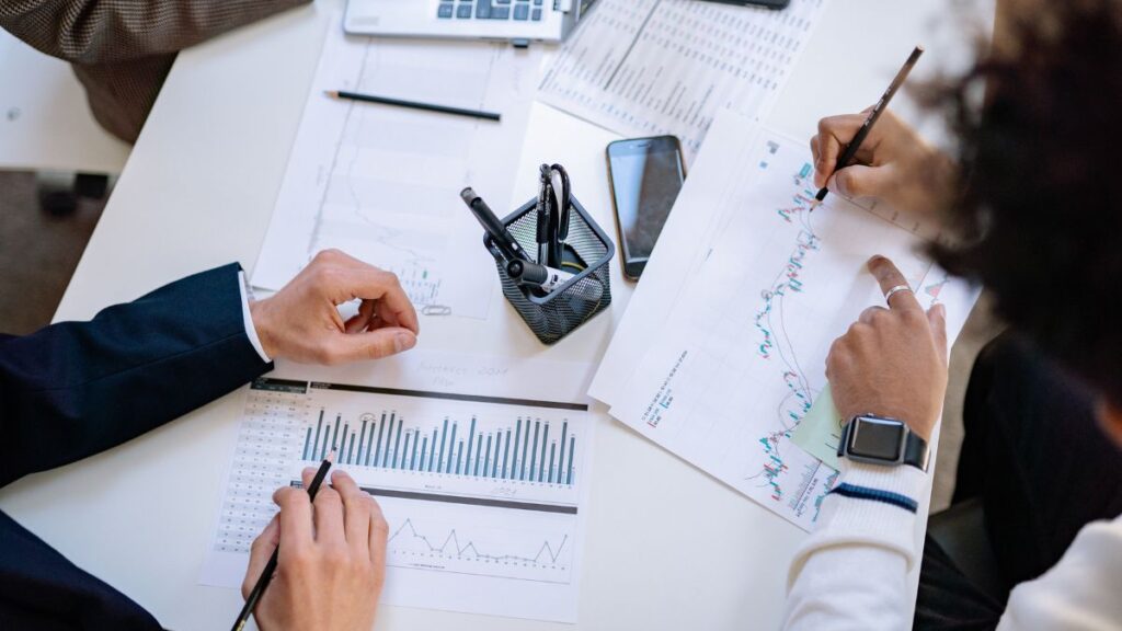 When Setting Up an LLC Makes Sense in Retirement — and When It Doesn't When Consulting or Freelance Work Becomes a Serious Business