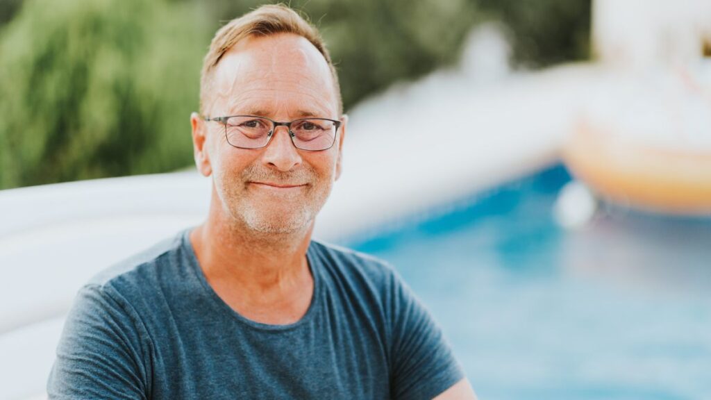 13 Ways Life Shifts After 70 That Few People Talk About Happiness