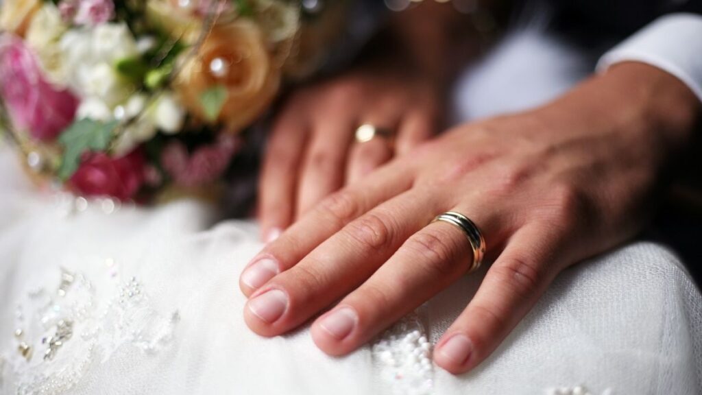 Thinking of Remarrying After 65? 12 Things Women Weigh First Marrying