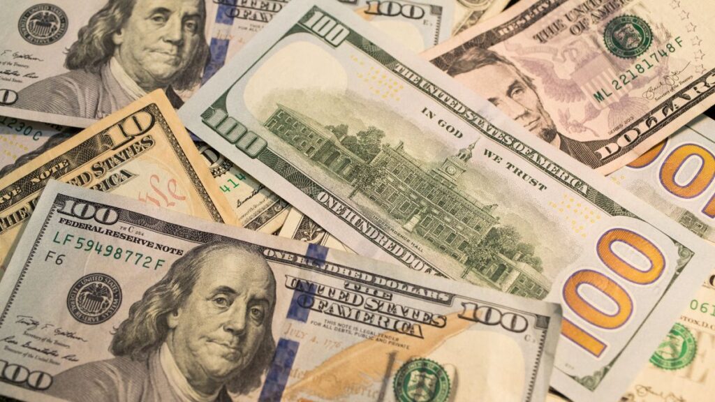 Turning 62? The Advice Retirement Advisors Give Most Often Enough Money